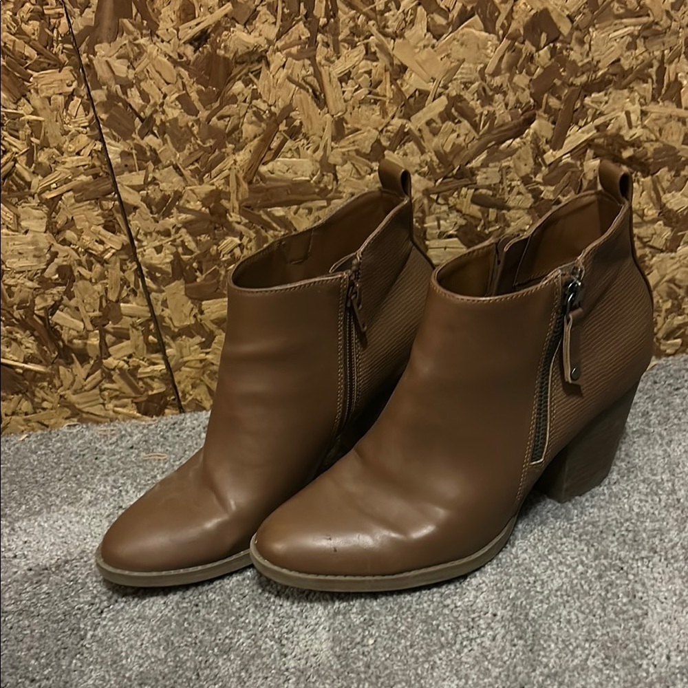 Brown Ankle Boots with Smooth Leather and Medium Height Heel